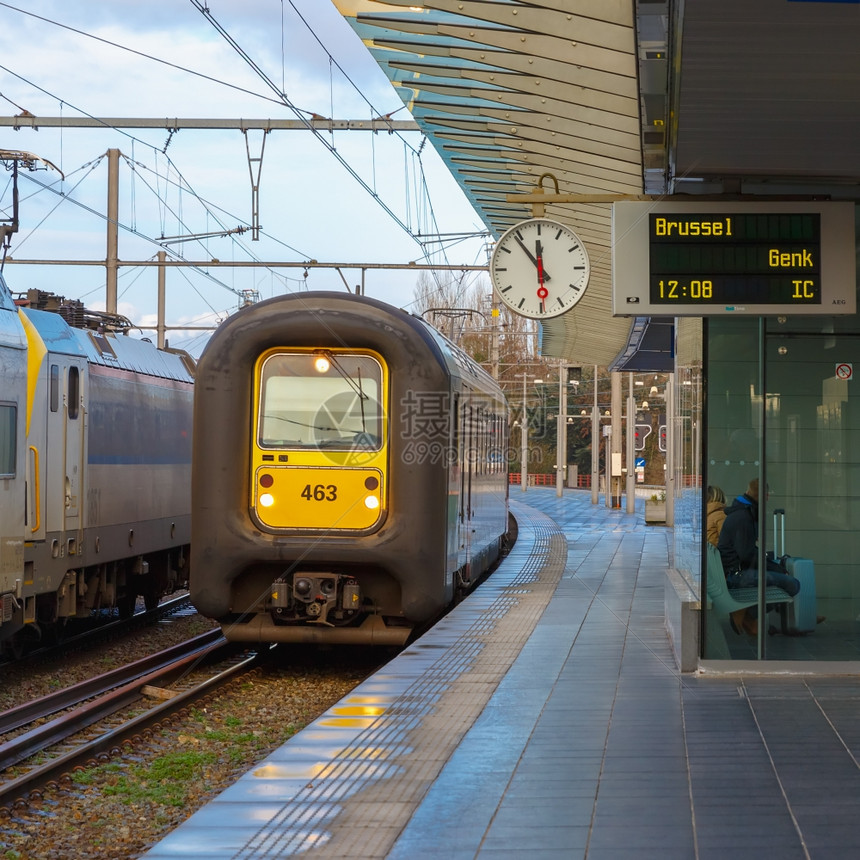比利时典型城市布鲁日时钟的典型火车站区域布鲁日时钟火车站区域图片