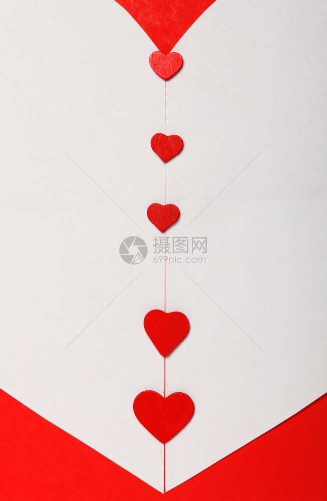 红色背景的白皮书情人节或贺卡红心形状符号框架图片