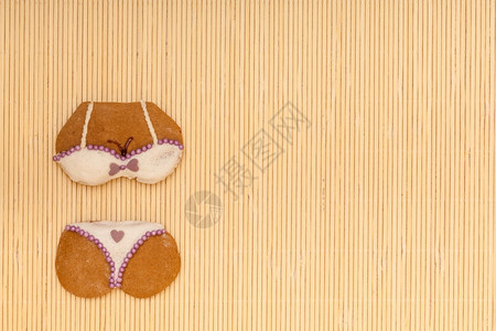甜点白冰和紫装饰的边框或米花竹垫底框图片