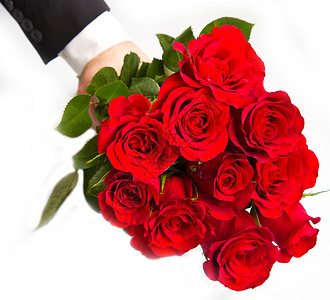 man手与红玫瑰花束图片