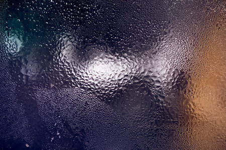 玻璃表面水凝结的封闭多彩纹理图片