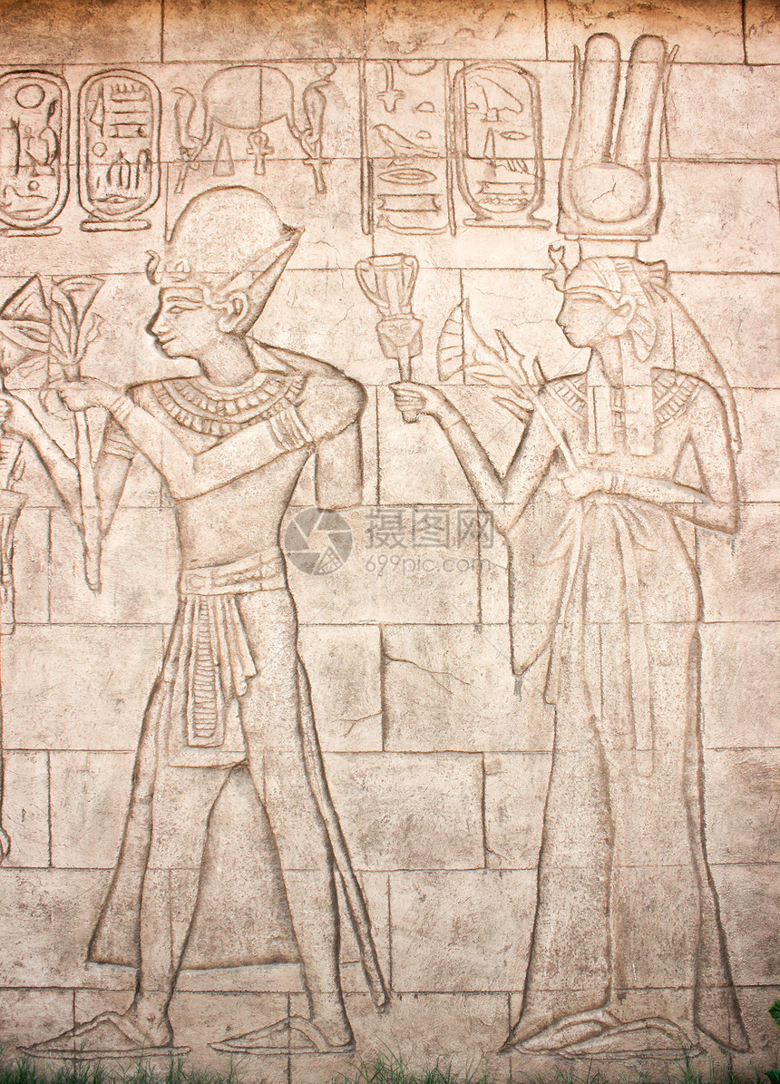 旧壁画埃及女神的粉碎墙壁雕刻图片