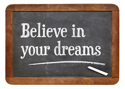 信仰你的梦想在古老黑板上充满动机的词句图片