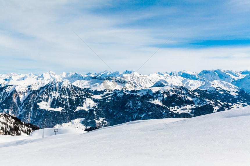 冬季阿尔卑斯山的景观图片