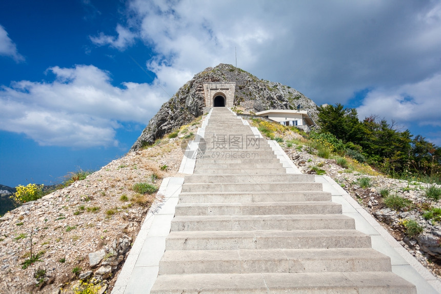 洛夫森山美丽的楼梯和隧道景观图片