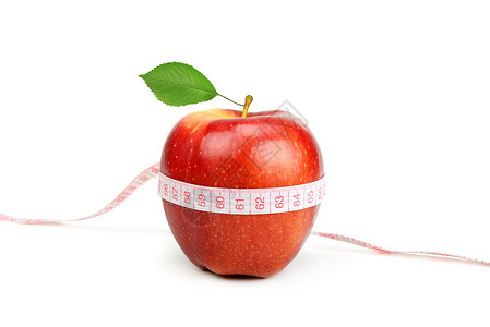 米尺白色背景上孤立的红色苹果和测量磁带背景