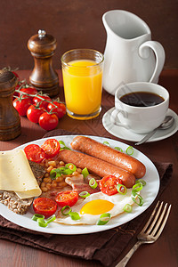面包宣传单英文英文早餐和煎鸡蛋香肠培根西红柿豆背景