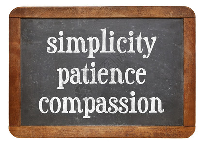 简单耐心和同情佛祖在古老的黑板上教了三个字背景图片