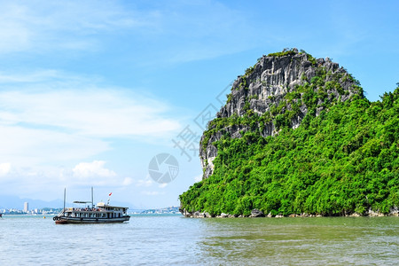 越南哈隆湾的Limestone岩石高清图片