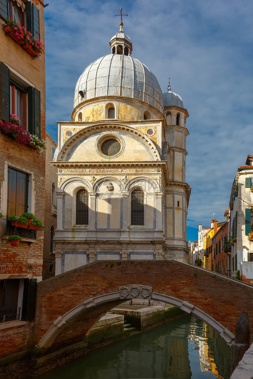 SantaMariadeiMiracoli教堂或意大利威尼斯Cannaregio街的Marble教堂图片