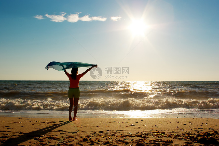 休息在海滩上和平现场图片