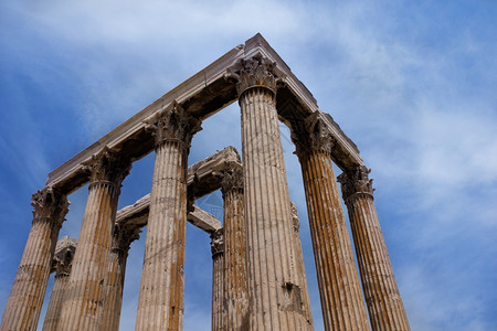 希腊雅典奥林匹亚宙斯寺和雅典的大都会寺背景图片