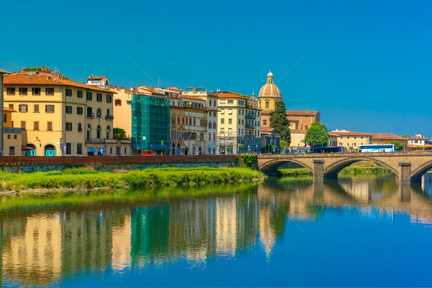 佛罗伦萨Arno河的PonteAlallaCarraia和Quay佛罗伦萨的SanFredianoCestello的SanFre图片