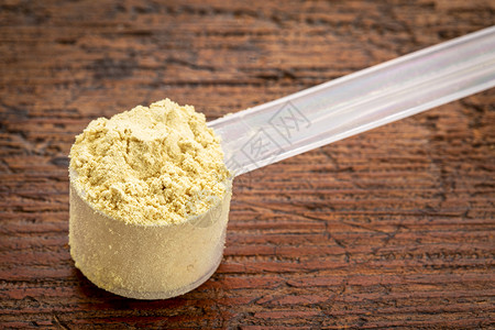 塑料测量勺中富含酮的松花粉营养补充图片