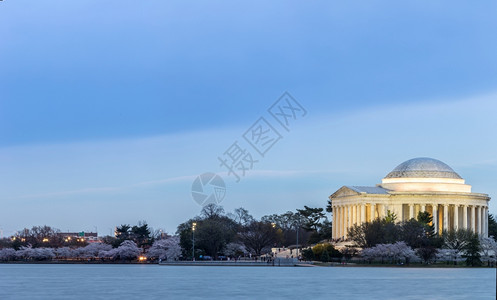 华盛顿特区黄昏托马斯杰斐逊纪念大楼潮汐高清图片素材