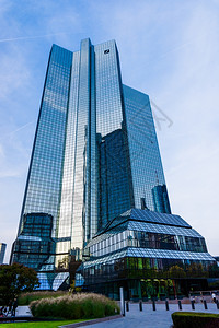 2015年在法兰克福的Oktober23号德国银行I和II号两座15米高双塔的天空线背景图片