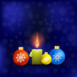 蓝雪花背景冬季模式蜡烛和彩色玻璃球图片
