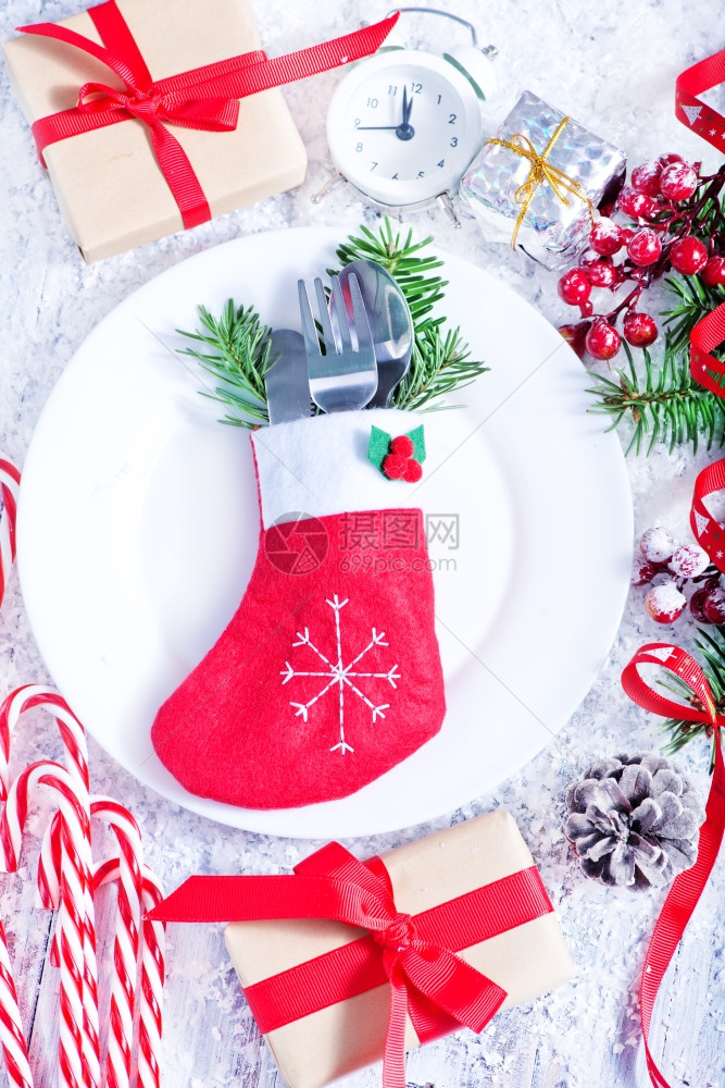 圣诞节背景装饰在木制桌子上图片