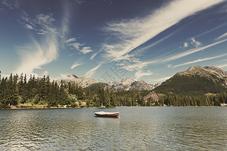 高山湖的古老形象高清图片