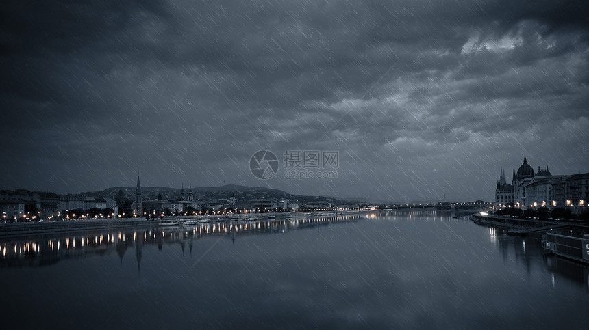 晚上下雨河匈牙利布达佩斯图片