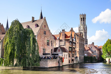 比利时布鲁日的运河和房屋图片