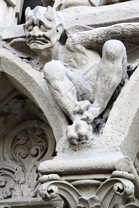 法国巴黎圣母院的面孔上魔鬼图片