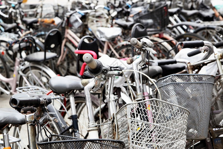 北京停车场的自行车图片