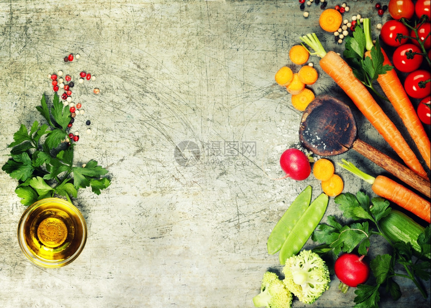 生锈背景的新鲜有机蔬菜健康食品蔬菜用花园的新鲜收获有免费文字空间的背景布局图片