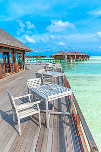 马尔代夫xAxA带水的平房沙滩背景图片