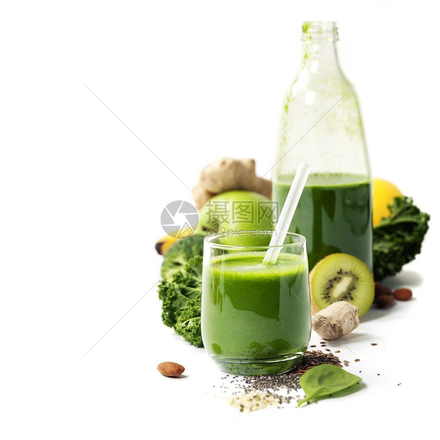 健康的绿色冰沙和白的成分超级食品去毒饮健康素品概念图片