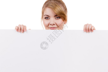 有空白展示板横幅标志的女有空白展示板的女显横幅标志的女模型在广告牌上复制文本空间广告概念背景图片