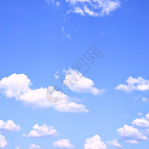 蓝色天空云和间给您自己的文字图片