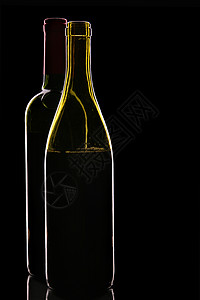 黑底两瓶红酒背景图片