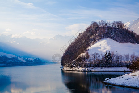 美妙的冬季风景美丽的冬季风景全天背悬崖高清图片素材
