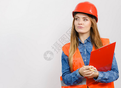 女建筑工人结构程师穿橙色背心红硬头盔的建筑工结构程师持有笔文件垫工业作安全室中工作服高清图片素材