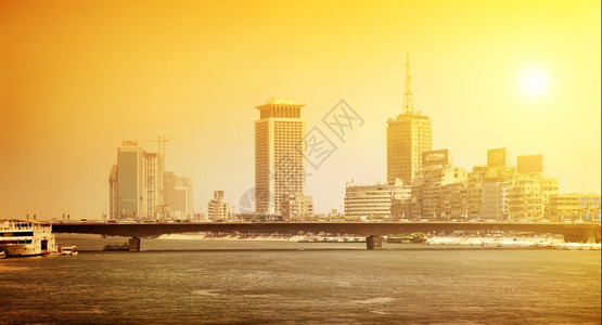 开罗市的尼河阳光明耀高清图片