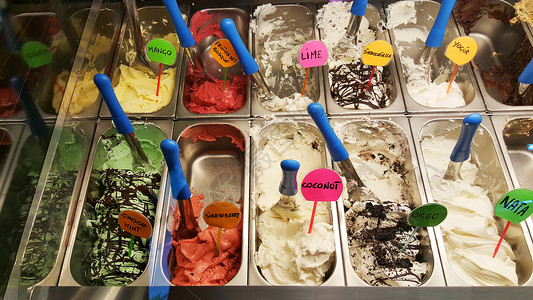 冰淇淋店的混合盘图片