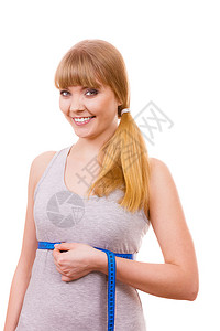 适合身体的妇女孩用蓝色测量胶带胸口的蓝色胶带测量胸口用白色隔着胸口图片