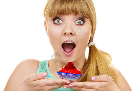 女人拿着蛋糕草莓女人张开嘴拿着蛋糕图片