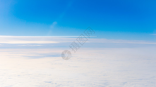 飞机窗口云层高度10公里图片
