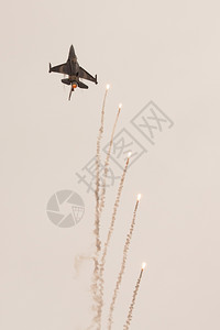 机场的土耳其F16战斗猎鹰背景图片