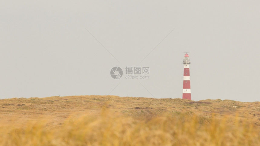 荷兰阿梅州杜特奇岛的红灯塔和白图片