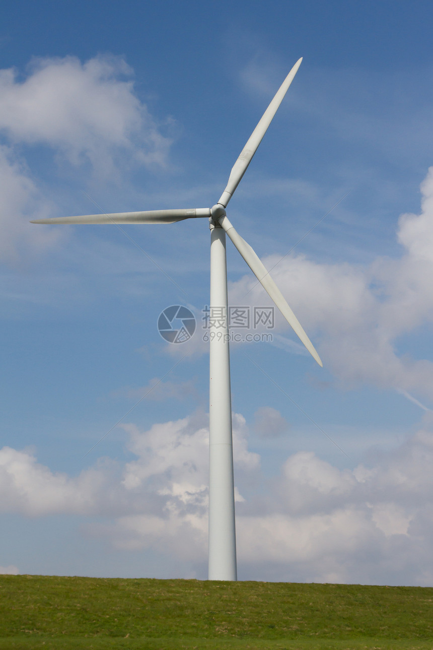 风力涡轮机的近距离产生替代能源图片