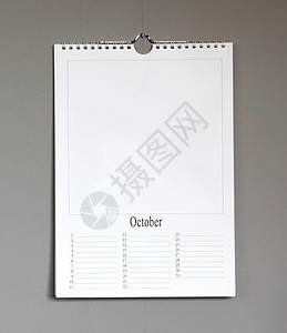 简单的旧生日历挂在灰墙上复制空间10月图片