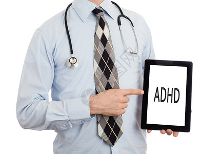 医生列表医生被孤立在白背面持有数字平板电脑ADHD背景