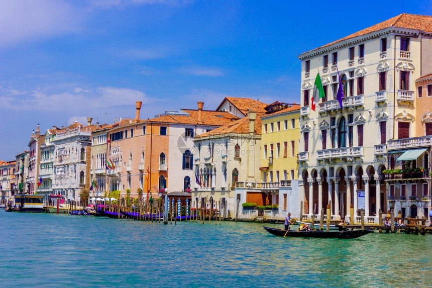 2014年6月日威尼斯水路和旧建筑展望意大利威尼斯运河建筑和地标图片