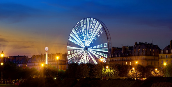 法国巴黎的LuminousFerris轮子图片