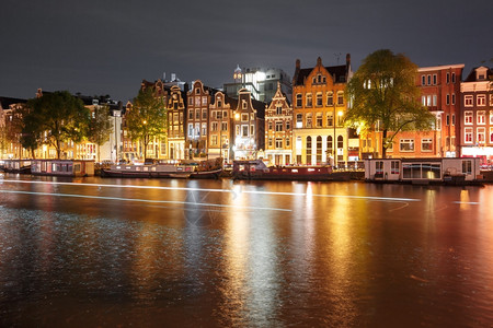 荷兰阿姆斯特丹运河边夜景图片