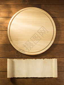 木制背景的比萨切木板图片