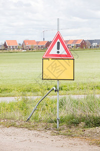 荷兰红白公路交通警示标志背景图片